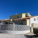 펜션 Location De Renovee En 르발카레스