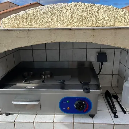 펜션 Location De Renovee En A 300m Du Marche De Noel 르발카레스